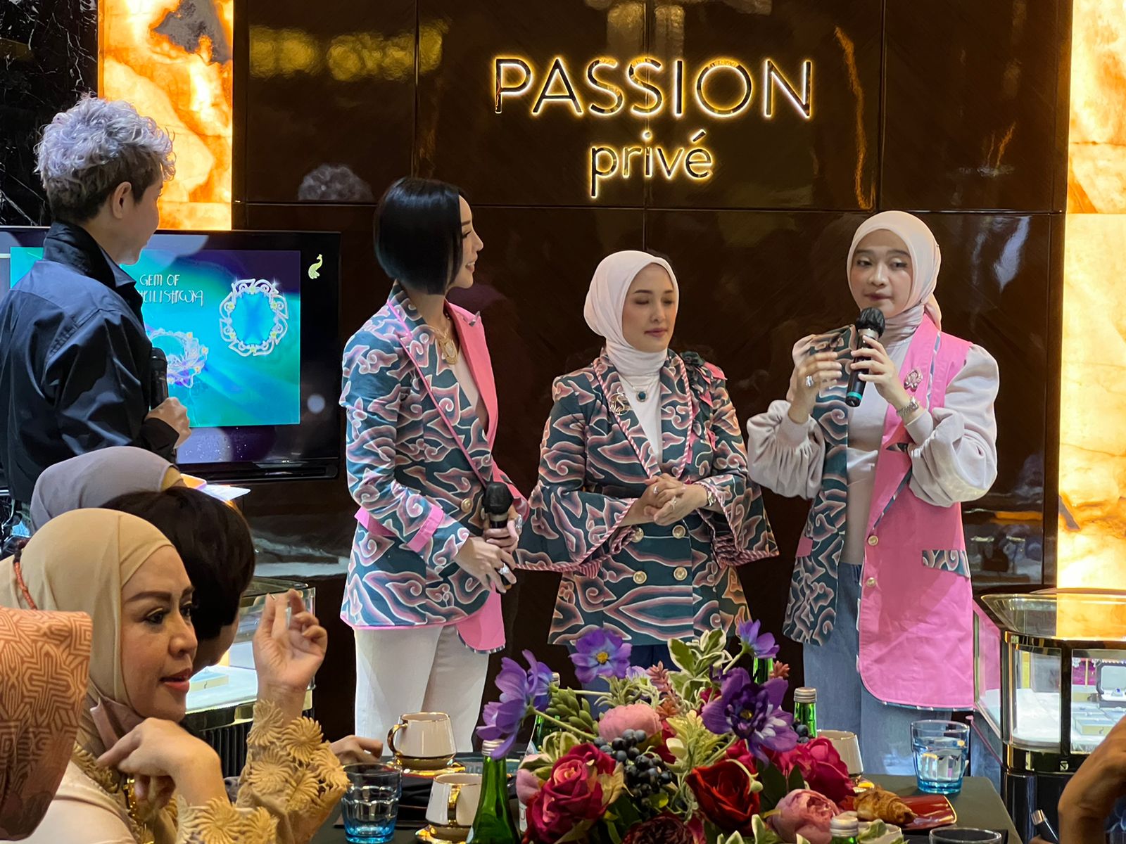 Passion Jewelry dengan bangga mempersembahkan Koleksi “Permata Khatulistiwa”. 