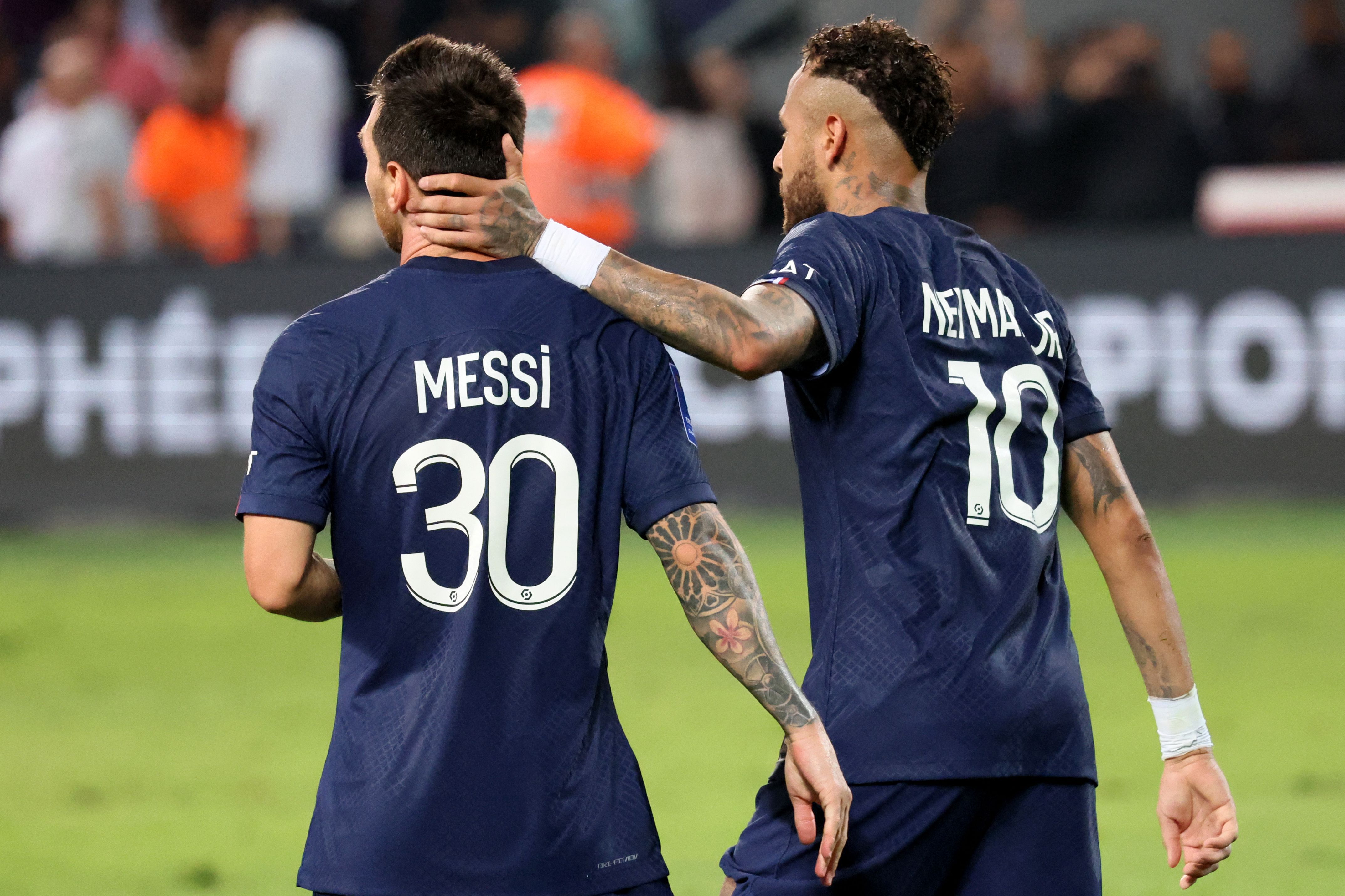 Pemain PSG Neymar dan Lionel Messi