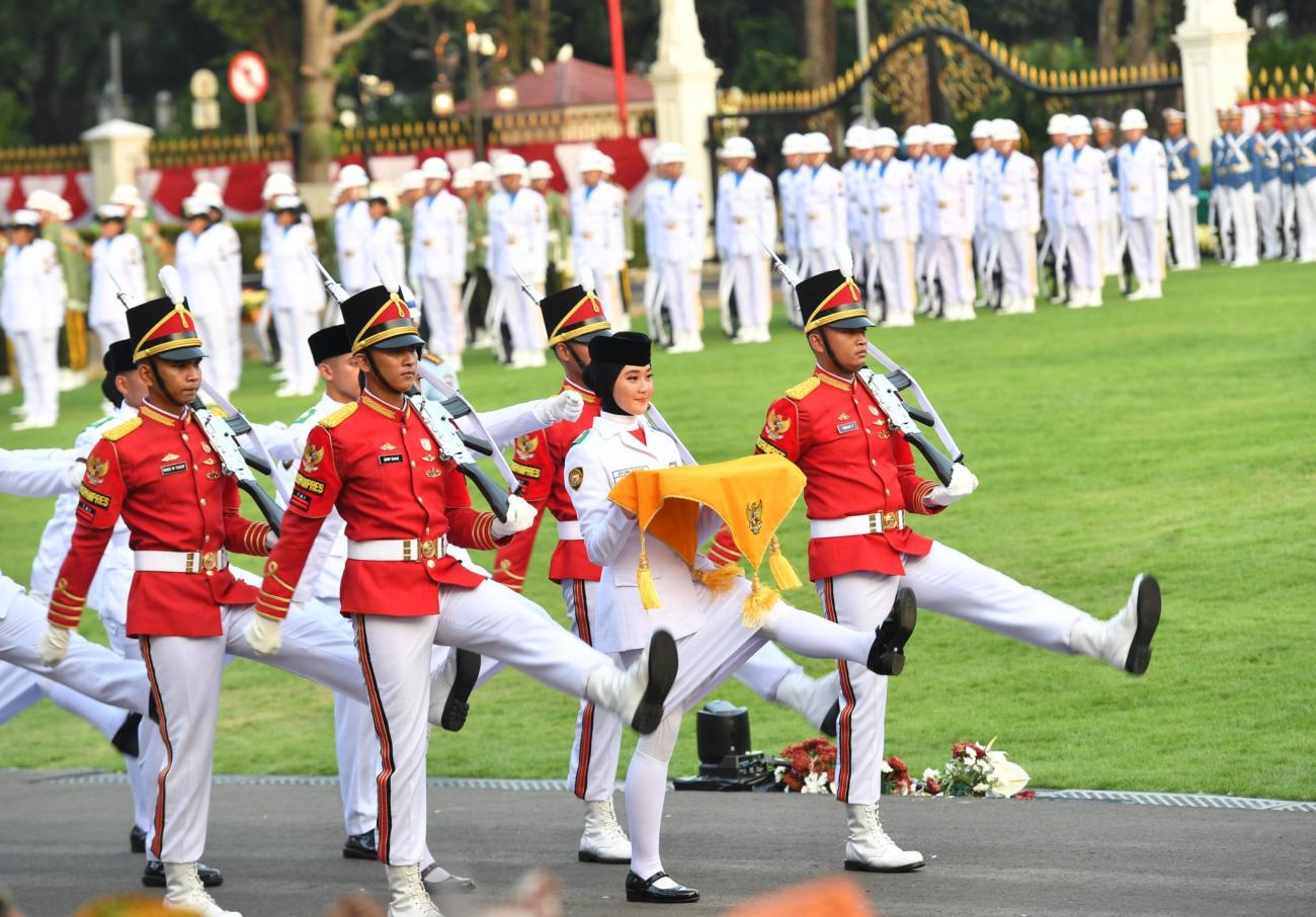 Upacara bendera di Istana Merdeka.