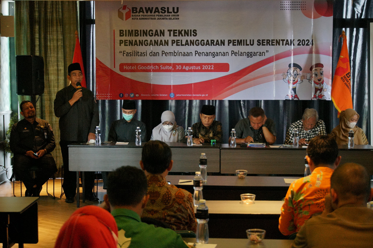 'Bimbingan Teknis Penanganan Pelanggaran Pemilu Serentak 2024' yang digelar Bawaslu Jakarta Selatan, Selasa (30/8).