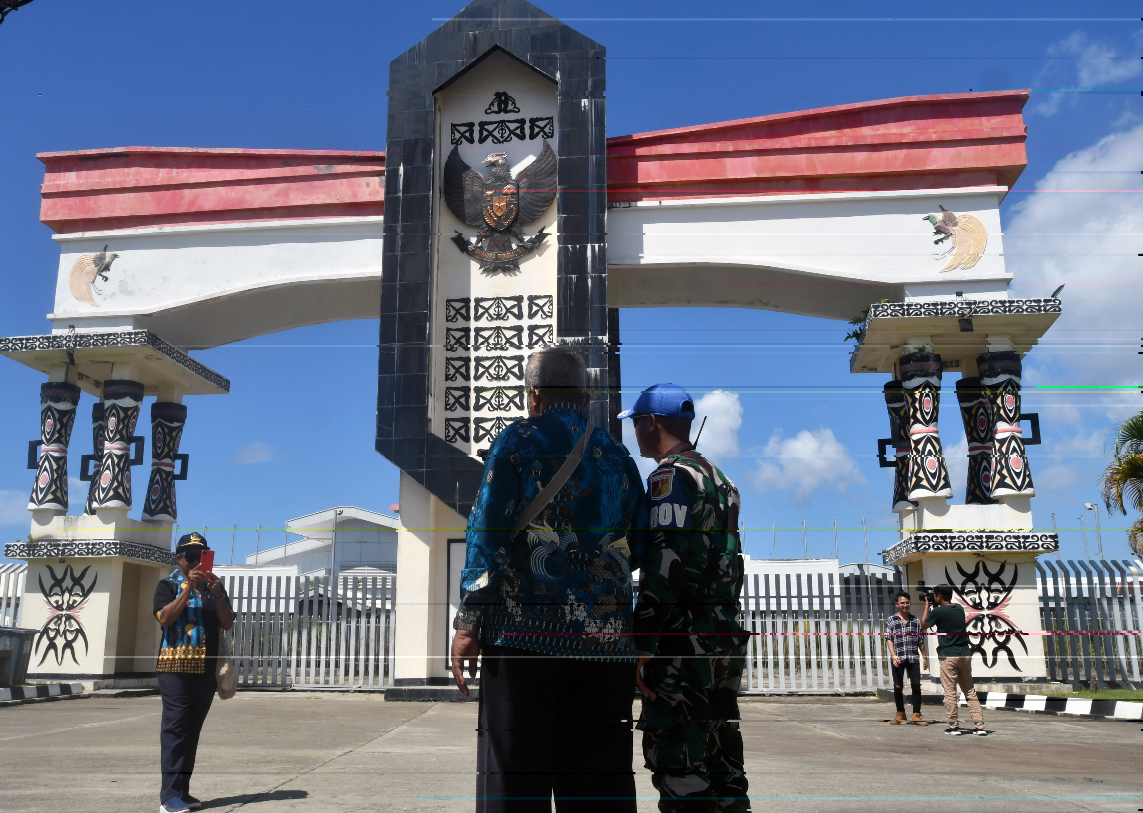 Gubernur Papua Santuni Keluarga Korban Penembakan Kapal Patroli Papua Nugini
