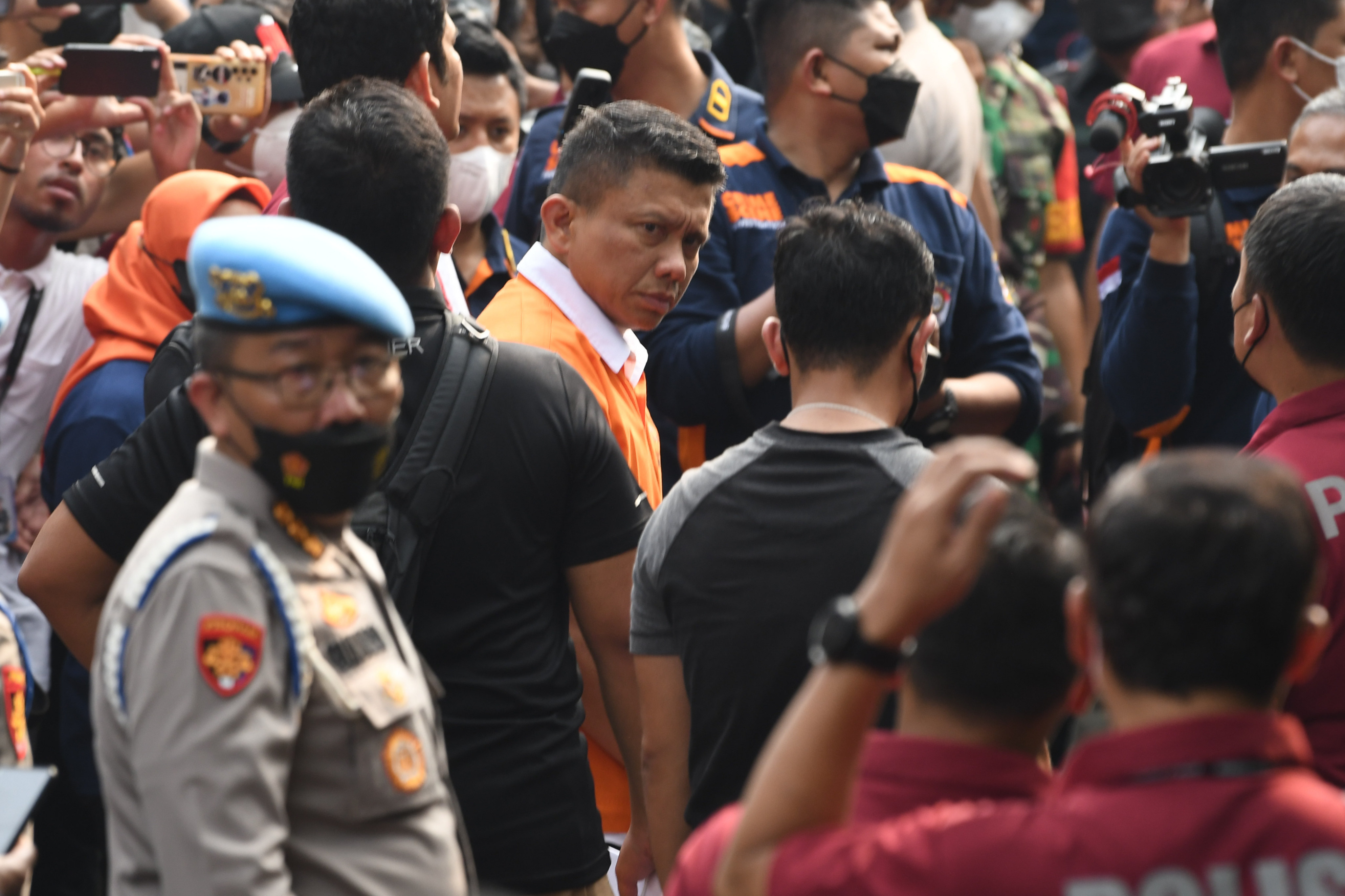 Tersangka Ferdy Sambo menjalani rekonstruksi kasus pembunuhan berencana Brigadir J di Duren Tiga, Jakarta Selatan, Selasa (30/8). 