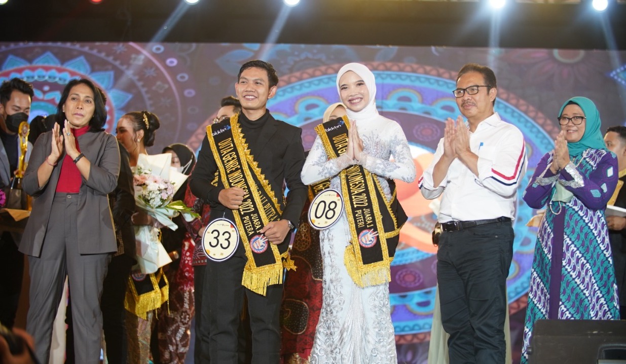 Kepala BKKBN dan Menteri PPA berfoto dengan Duta Genre Indonesia 2022