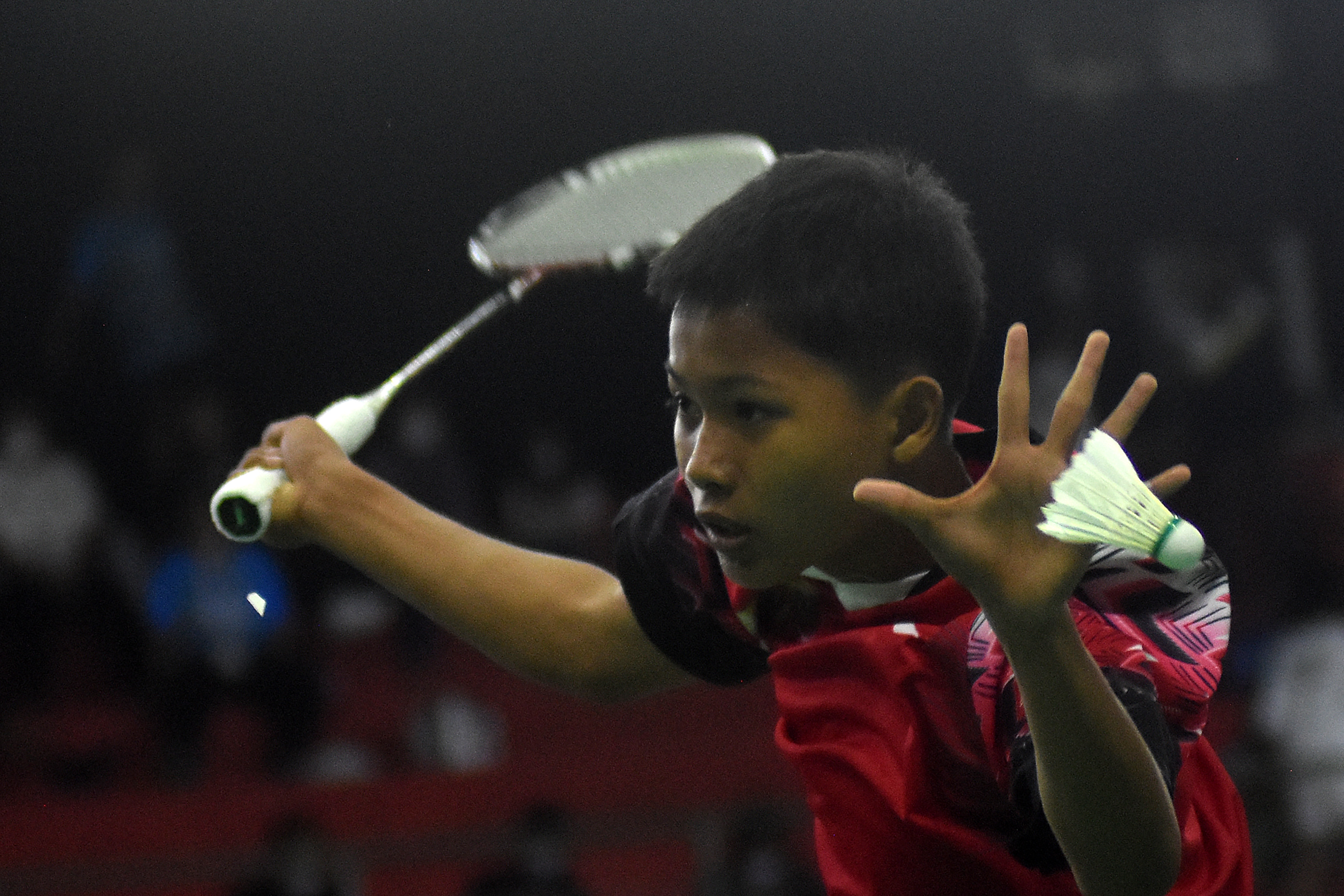 Peserta bertanding pada kejuaraan bulu tangkis Piala Presiden 2022.