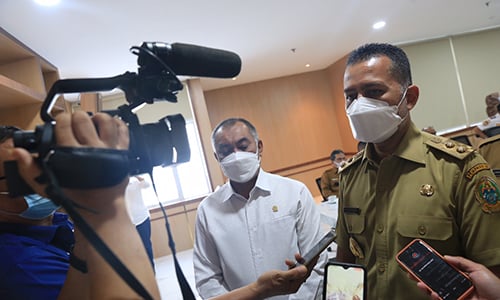 Wakil Gubernur Sumatra Utara Musa Rajekshah saat diwawancarai media di Kantor Pemprov, Medan.