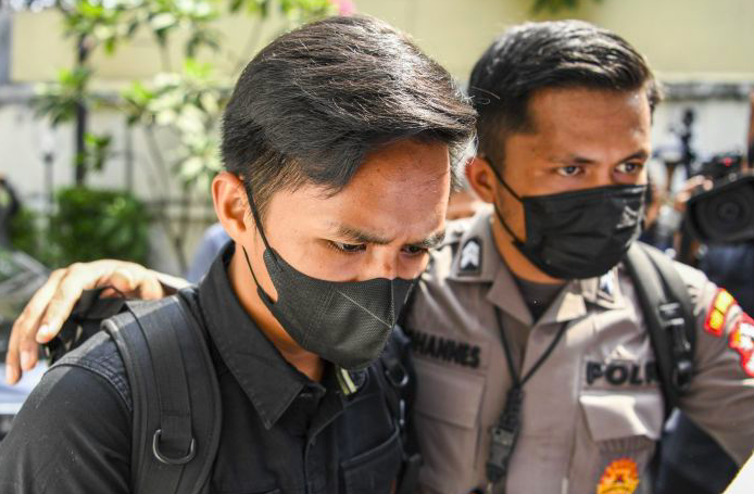 Ajudan Irjen Pol Ferdy Sambo, Bhayangkara Dua Richard Eliezer Pudihang Lumiu atau Bharada E (kiri).