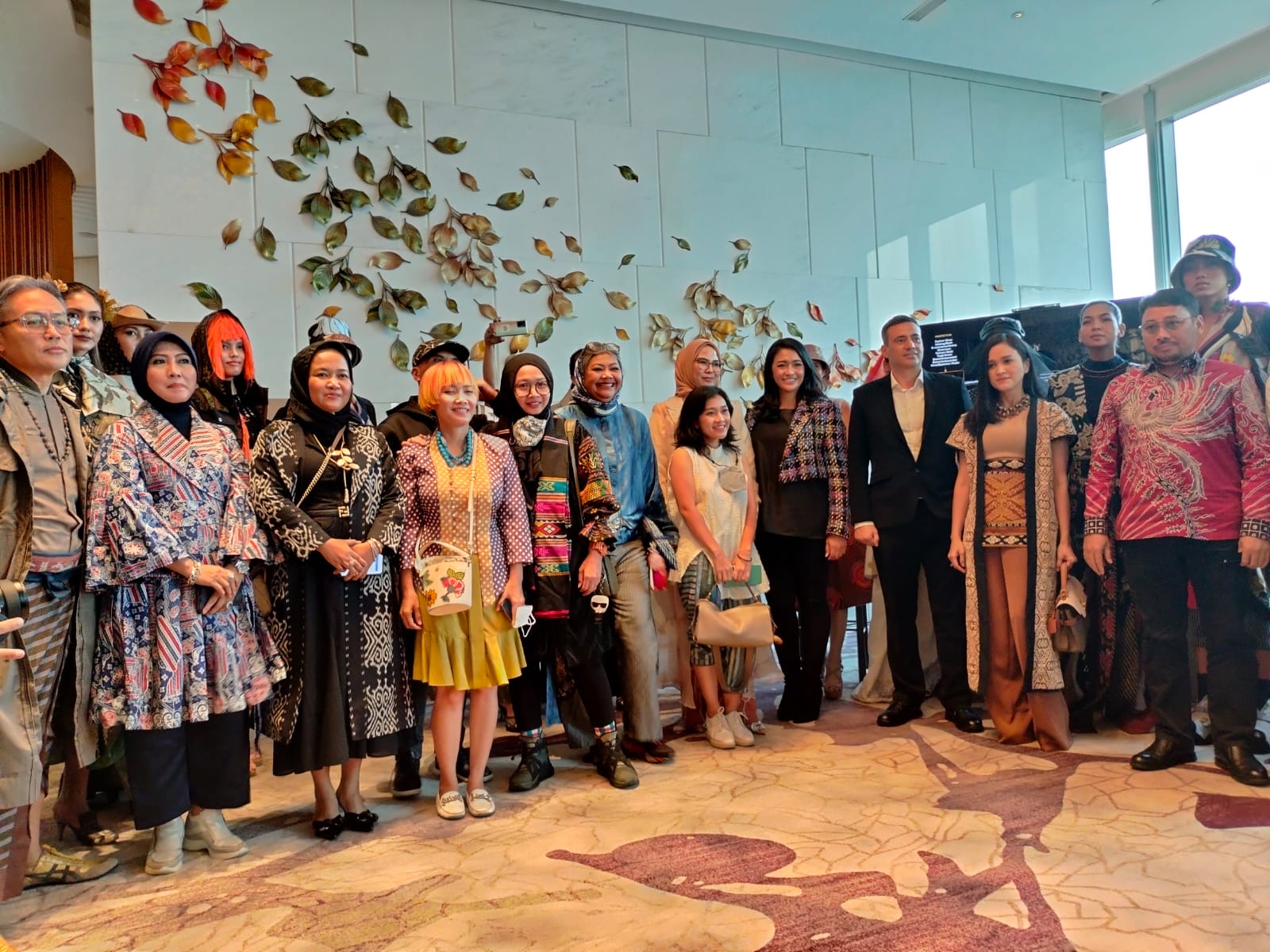Sejumlah tamu undangan yang hadir di konferensi pers Front Row Paris di The Westin Hotel, Jakarta Selatan, Selasa (23/8). 