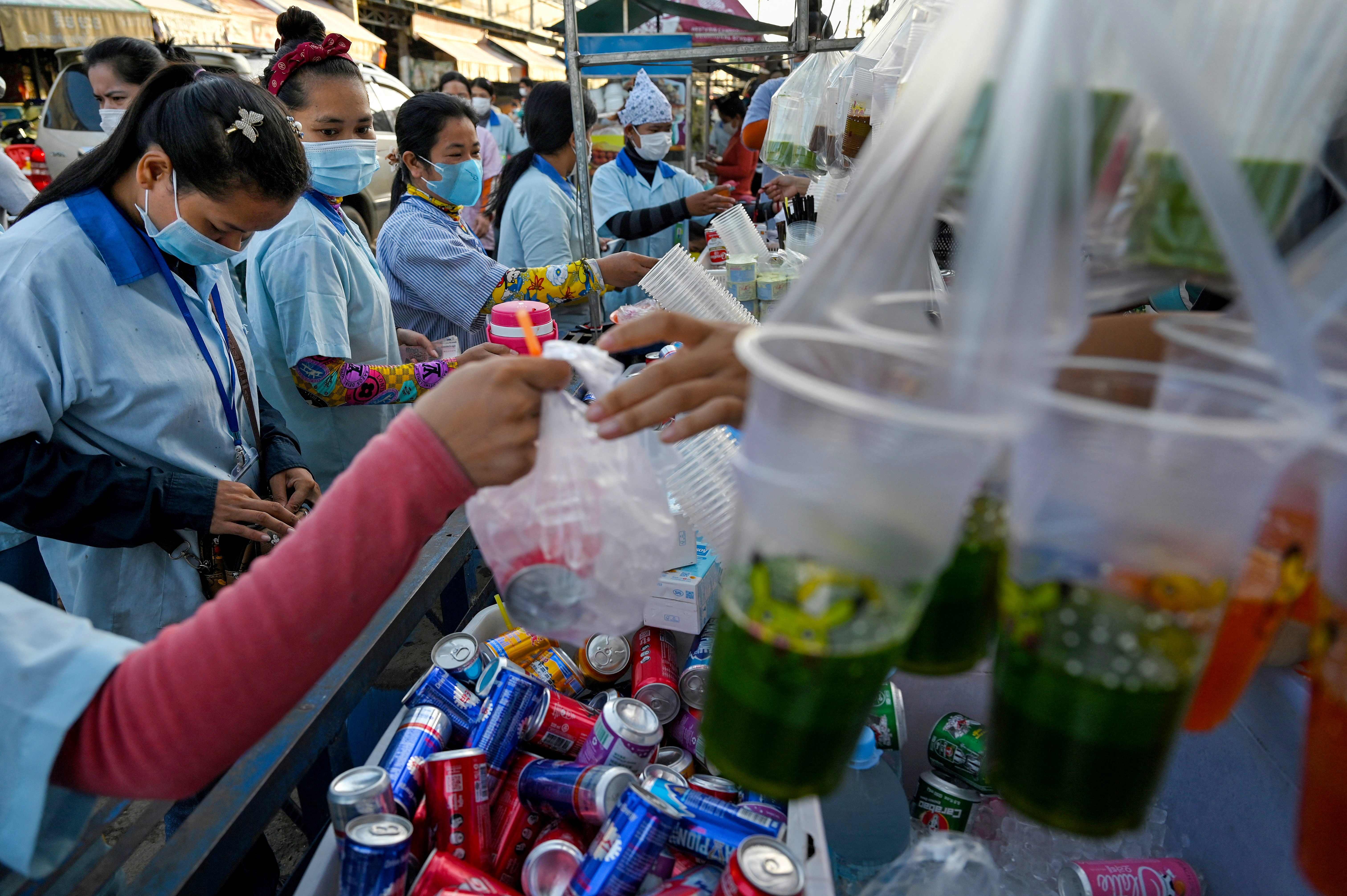 Para pekerja di Phnom Penh.