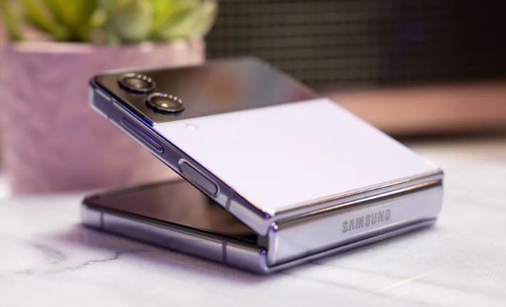 Ini Harga dan Spesifikasi Samsung Seri Z Flip 4 5G Terbaru  