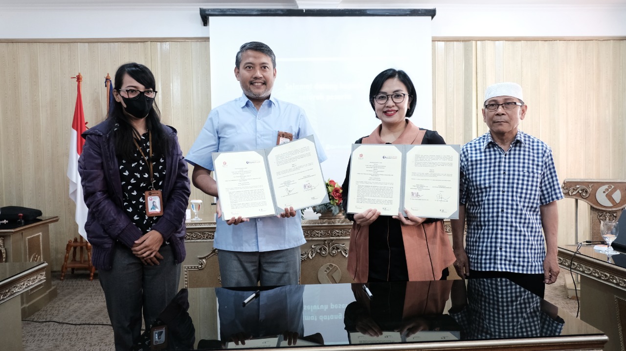 Penandatanganan kerja sama antara Poiiteknik Negeri Media Kreatif (Polimedia) dan Pusat Riset Biomassa dan Bioproduk BRIN di Jakarta.