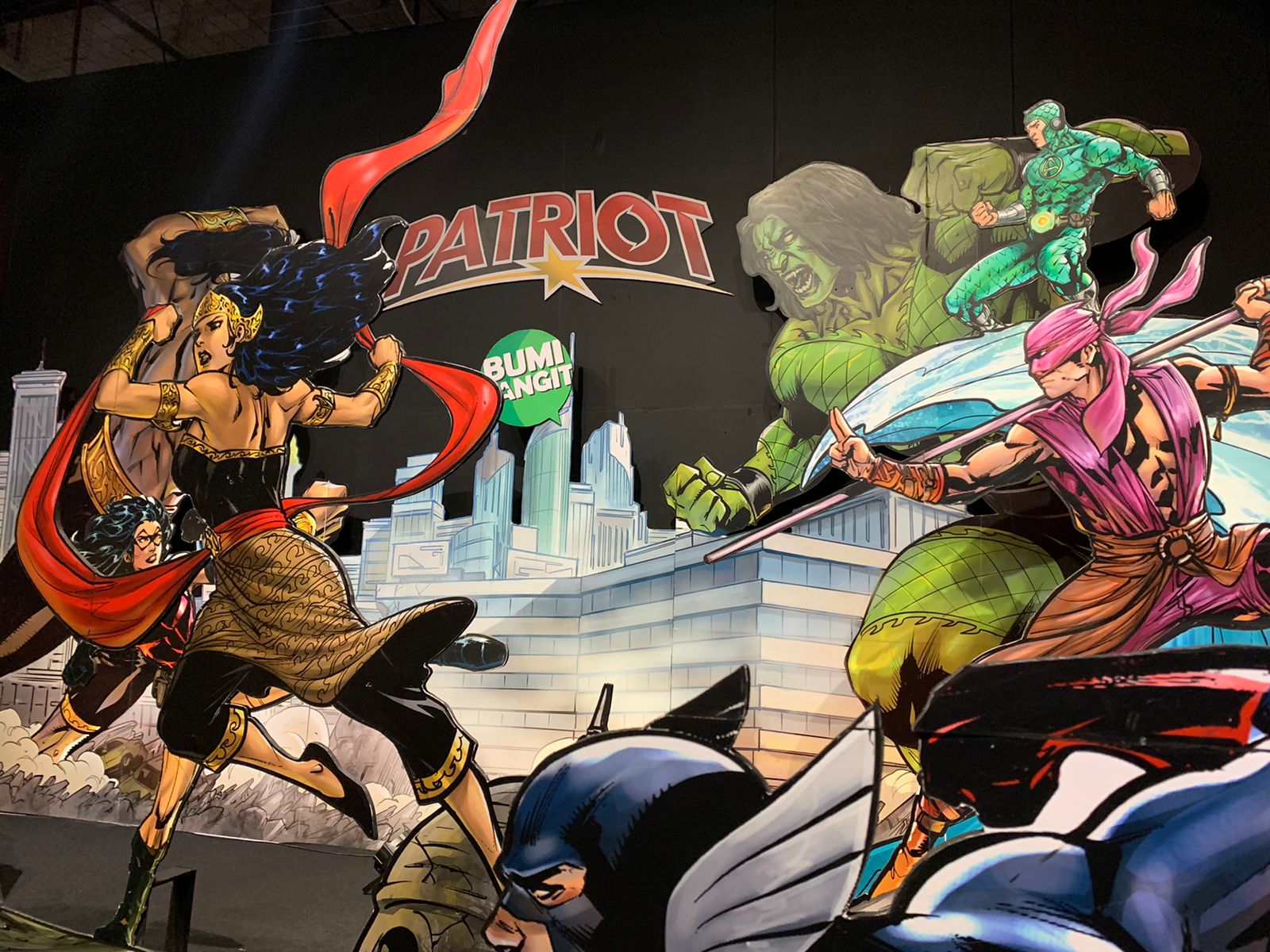 Para tokoh dalam Patriot, di Pop Art Jakarta 2022. 