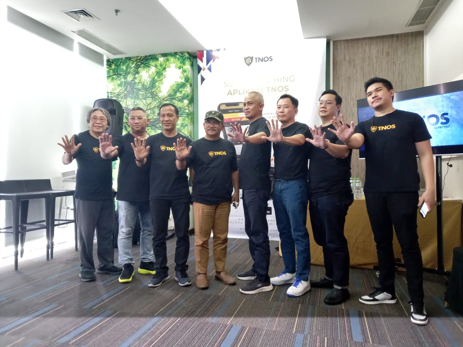 Acara soft launching aplikasi platform digital pelayanan hukum Tnos di Jakarta. 