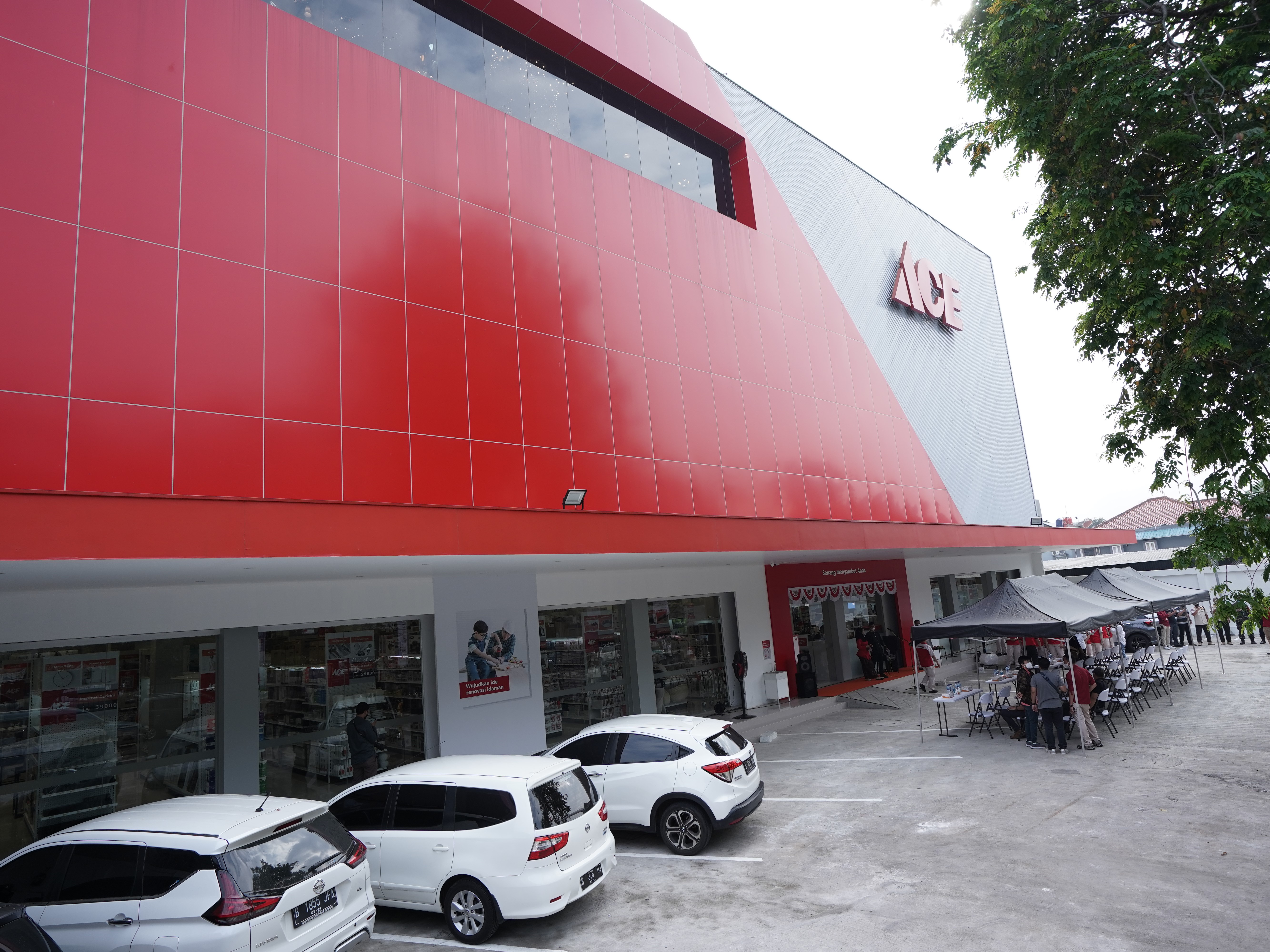 Gerai Ace di Meruya Ilir, Jakarta Barat.