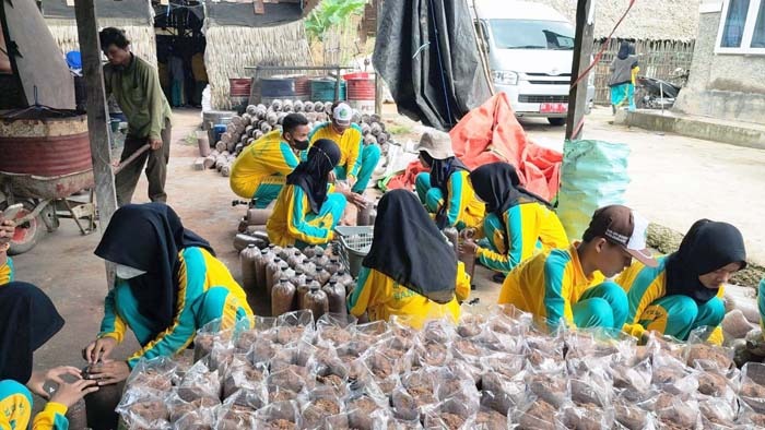 Kegiatan field trip di Samarinda dan Balikpapan, Kaltim, diikuti antusias oleh siswa SMKPPN Banjarbaru