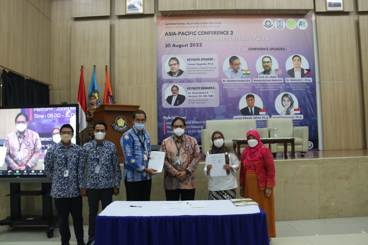 Asia-Pacific Conference 2 dengan tema 'Sustainable Development in Indo-Pacific' di Auditorium Graha William Soeryadjaya UKI Cawang, Jakarta.