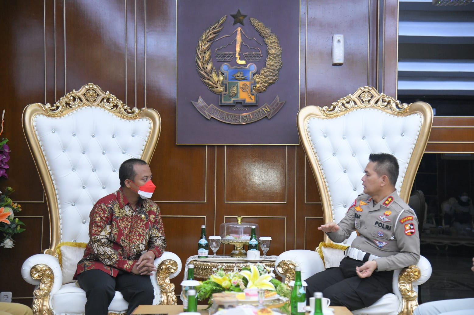 Gubernur Sulsel Andi Sudirman menerima kunjungan kerja Kakorlantas Polri Irjen Pol Firman Shantyabudi, di kantor Gubernur Sulsel, Kamis (18/