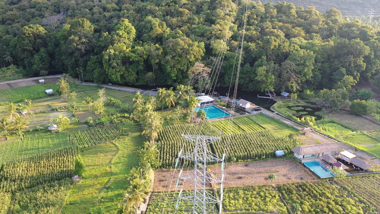 Desa Wisata di Lombok Timur yang berada di bawah SUTT PLN