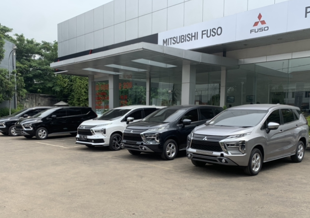 Diler Mitsubishi di Karawang, Jawa Barat.
