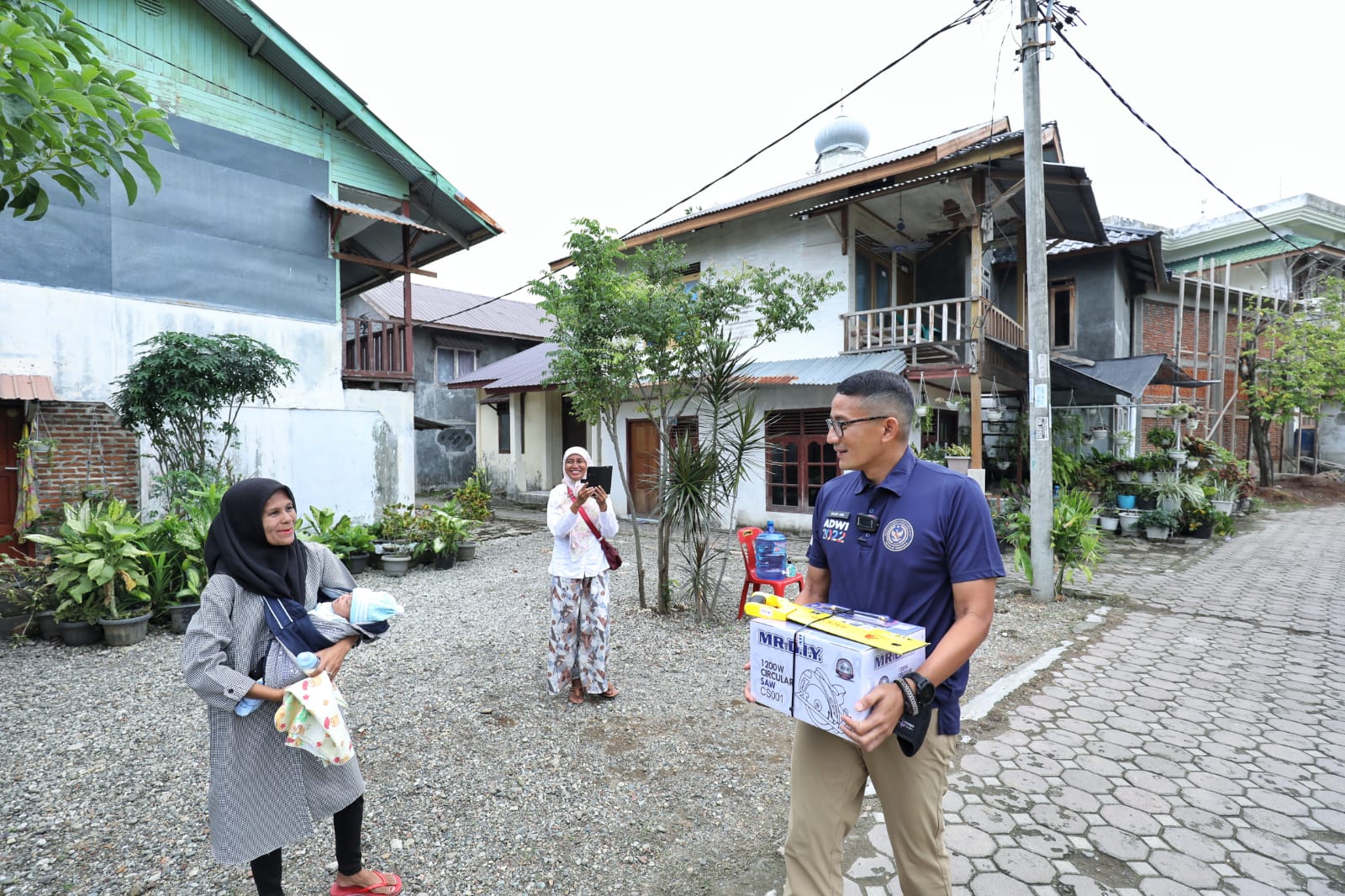 Menparekraf Sandiaga Uno mendatangi Gampong Ulee Lheue, Meuraxa, Kota Banda Aceh, Kamis (4/8)