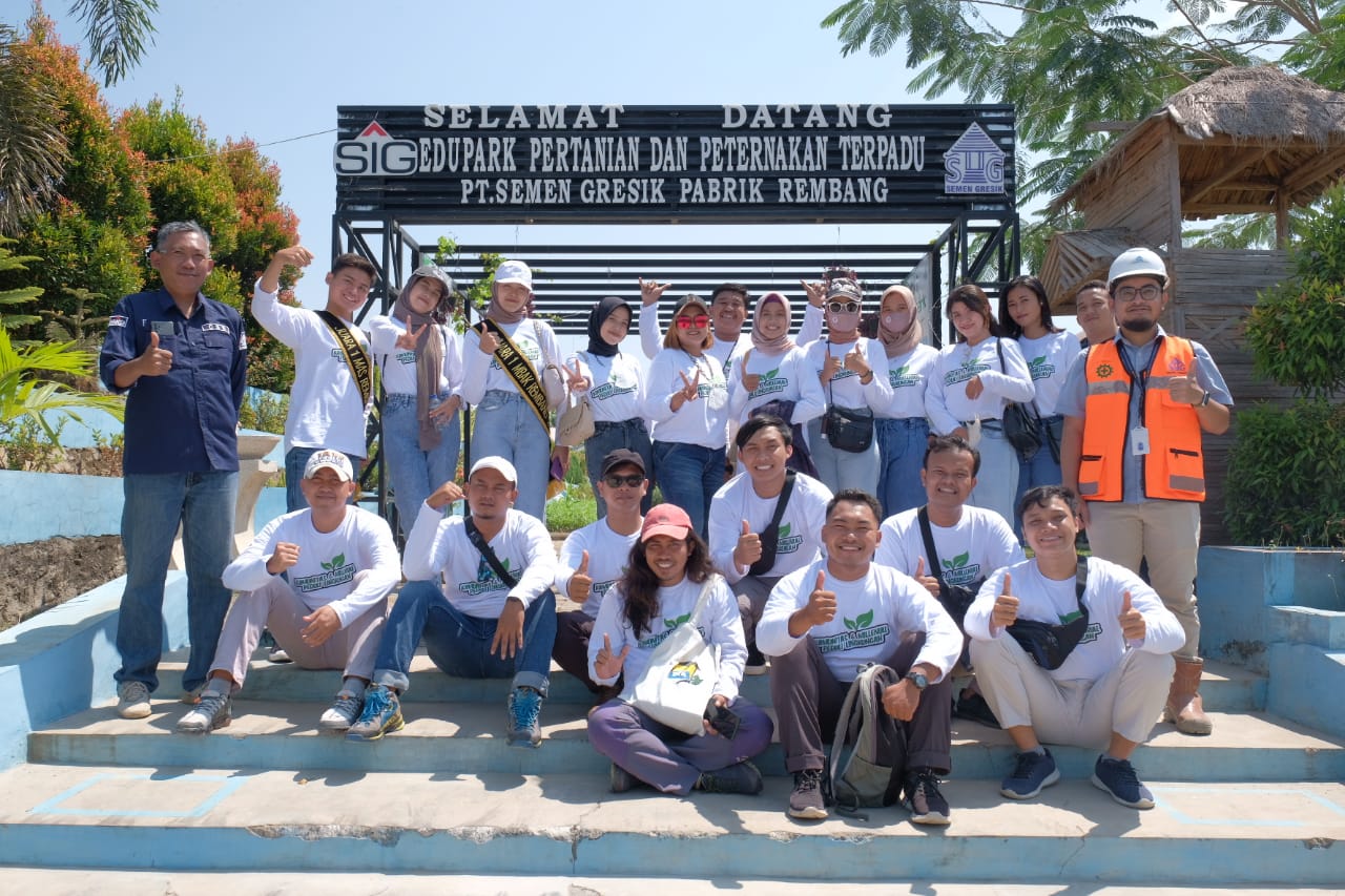PT Semen Gresik (PTSG) mensosialisasikan program perlindungan lingkungan kepada milenial dan komunitas lingkungan di Kabupaten Rembang, Kami