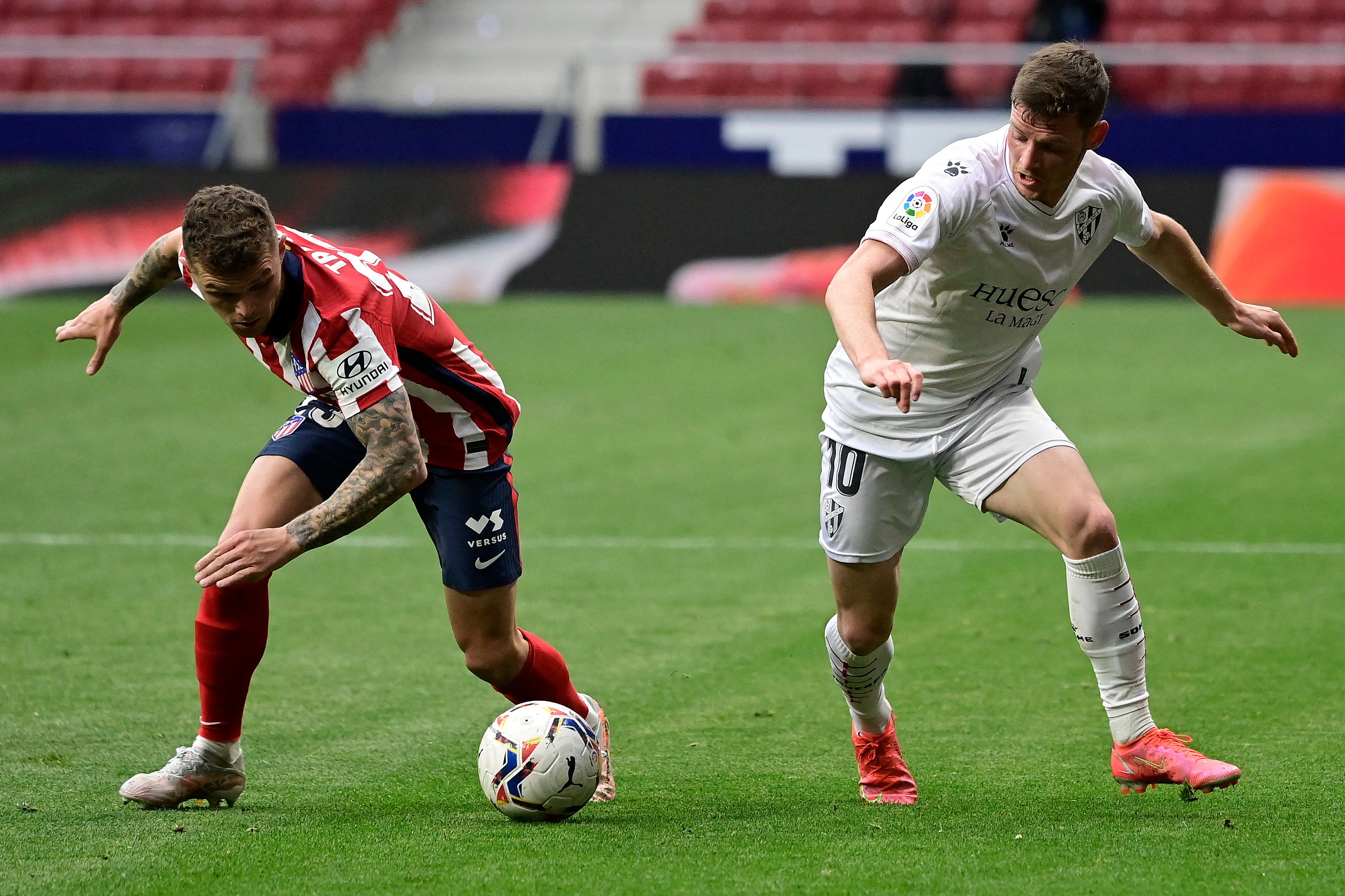 Bek muda asal Spanyol Sergio Gomez (kanan) saat bermain sebagai pemain pinjaman klub Spanyol  SD Hueca pada musim 2020-2021.