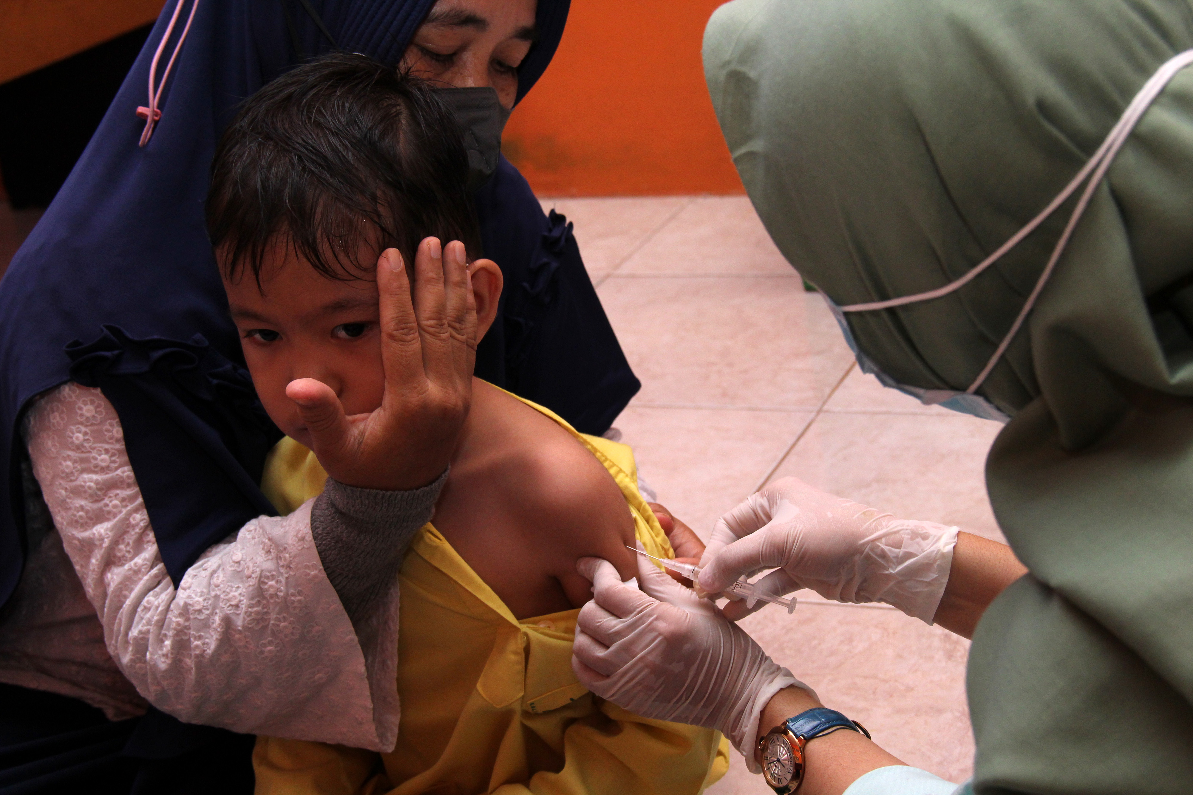 Vaksinasi rubella pada anak.