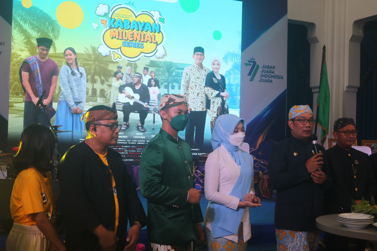 Gubernur Jawa Barat Ridwan Kamil saat meluncurkan Kabayan Milenial The Series