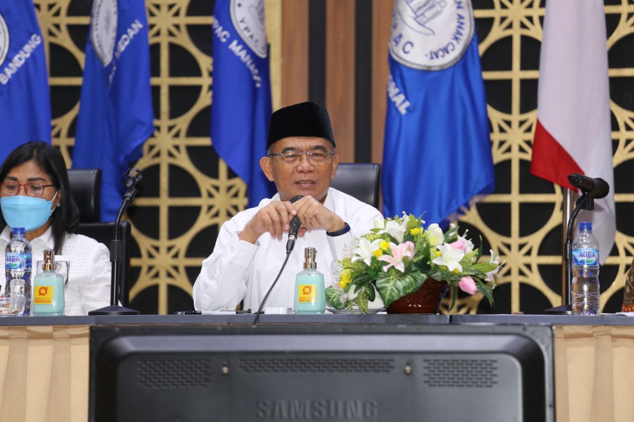 Menko PMK Muhadjir Effendy saat menjadi pembicara dalam pertemuan nasional YPAC di Malang, Jawa Timur