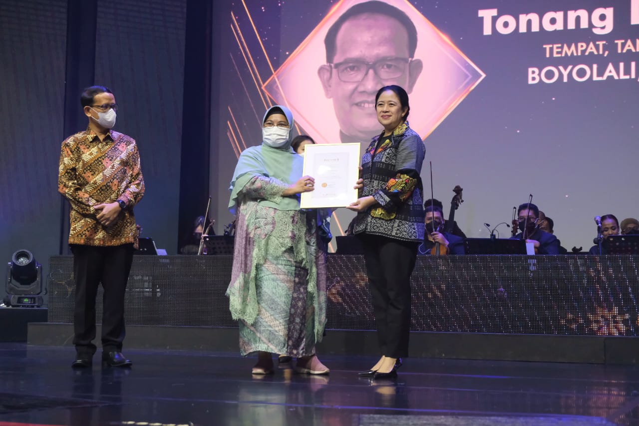 Serahkan Achmad Bakrie Award, Puan Apresiasi Dedikasi Dokter Tanggulangi Covid-19