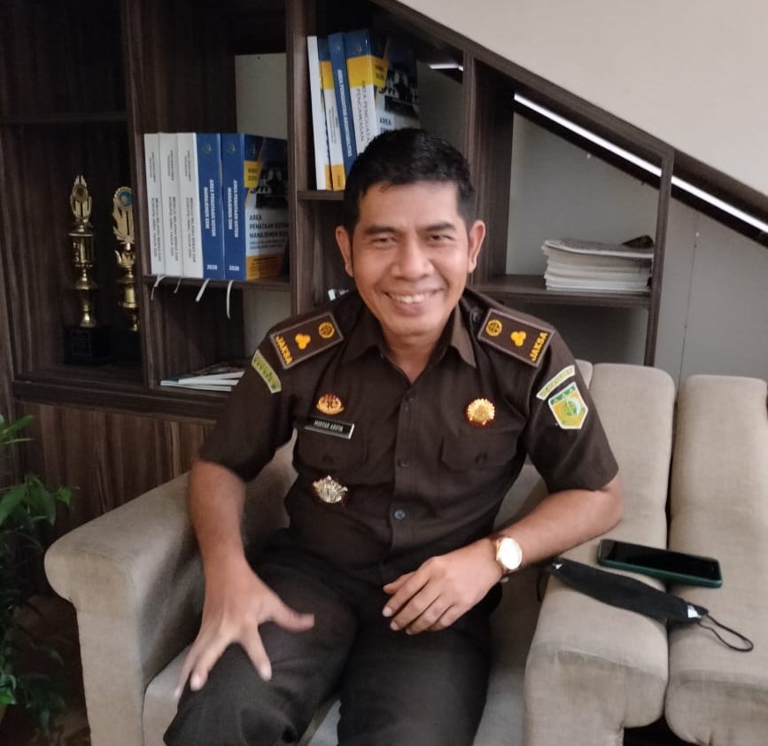  Kepala Seksi Pidana Khusus (Kasi Pidsus) Kejaksaan Negeri Kota Depok, Mochtar Arifin.