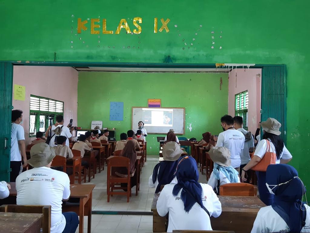 Kegiatan Program Relawan Bakti BUMN di Lampung