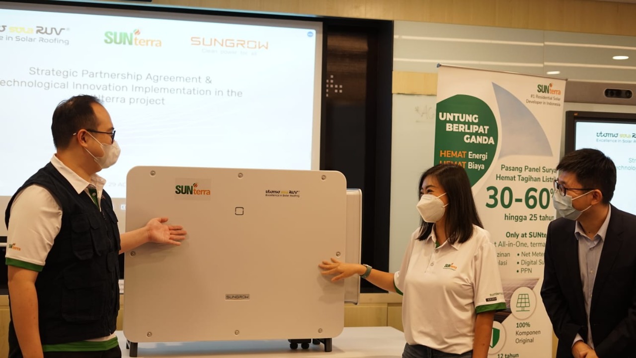 Tiga Perusahaan Kolaborasi Hadirkan Teknologi Inverter PLTS Atap