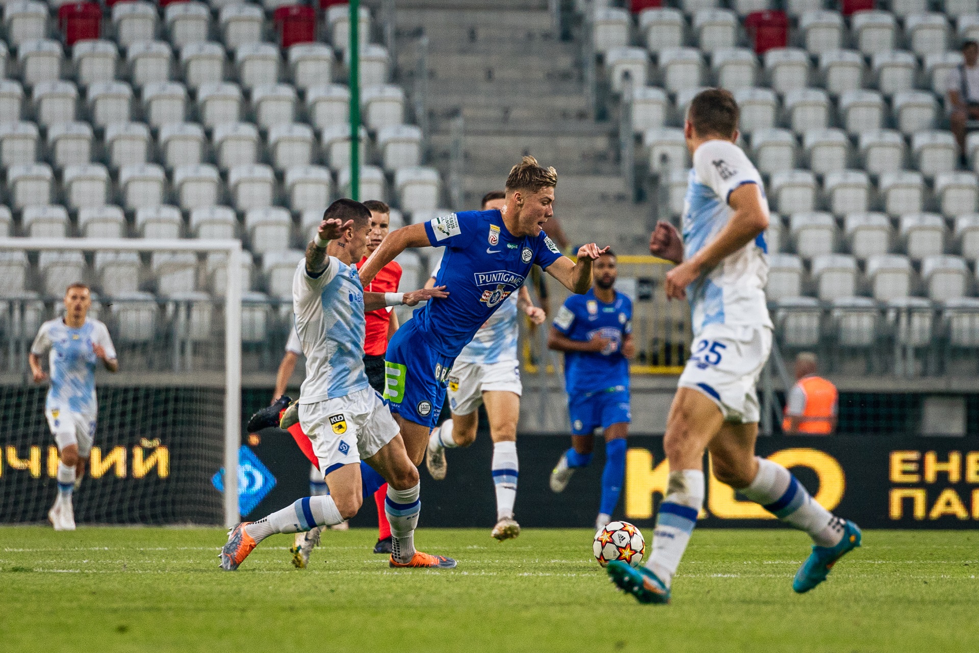 Laga leg pertama babak kualifikasi ketiga Liga Champions antara Dynamo Kiev dan Strum Graz