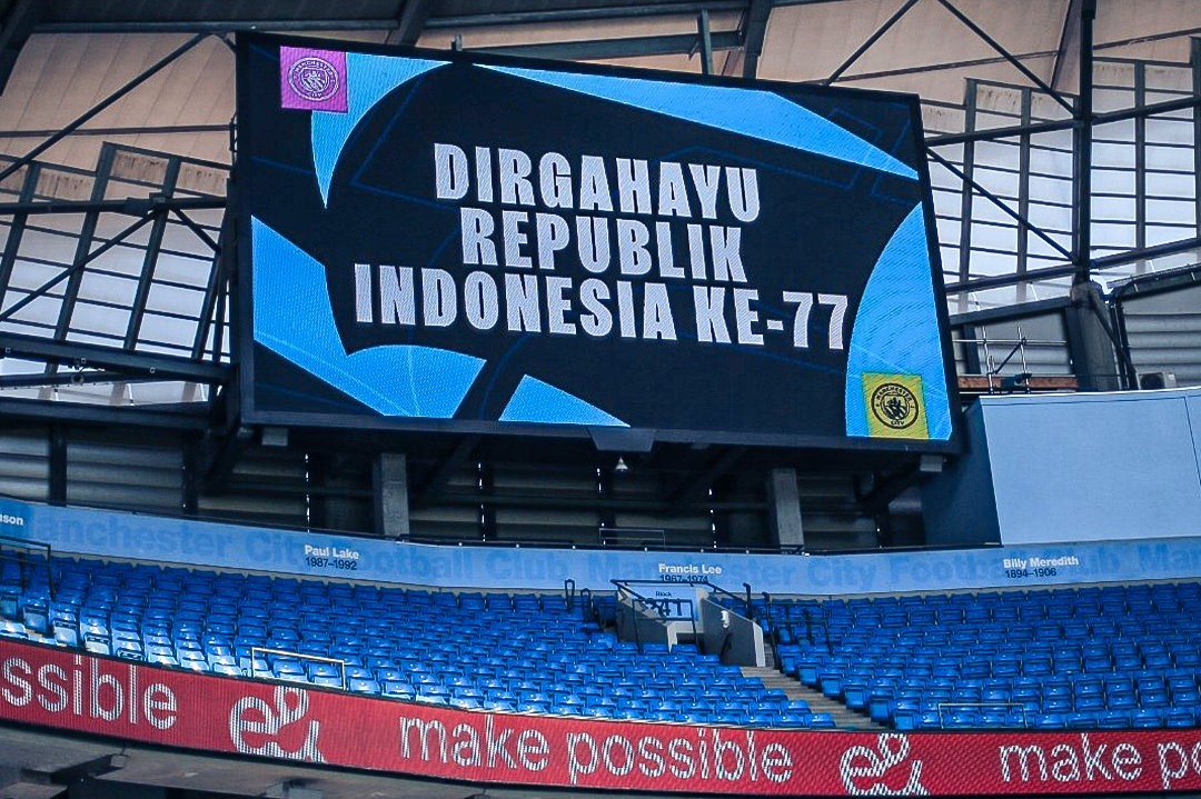 Stadion Etihad pun turut merayakan dan memberi salam untuk Indonesia