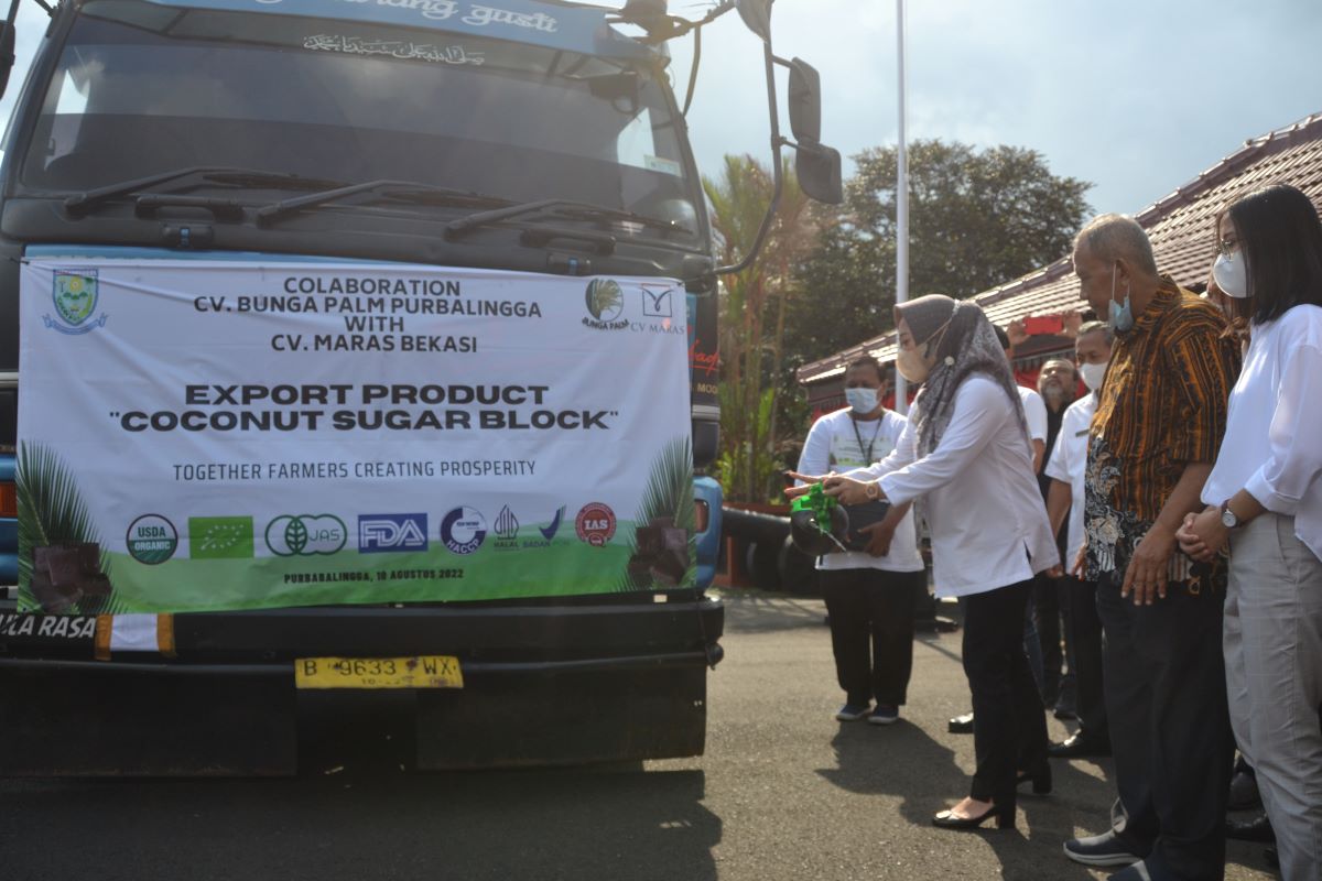 Pelepasan ekspor gula kelapa organik dari Purbalingga ke Malaysia, Rabu (10/8).