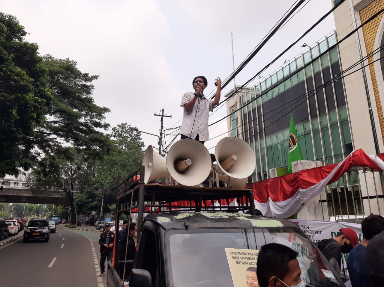 Solidaritas Santri menggugat menggelar aksi di depan Gedung DPP PPP, Menteng, Jakarta Pusat, Senin (22/8/2022)