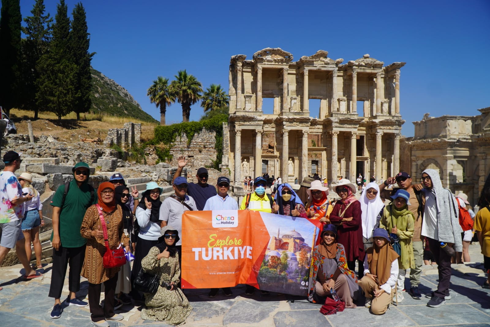 Aktivitas tamu Cheria Holiday saat menjalani traveling