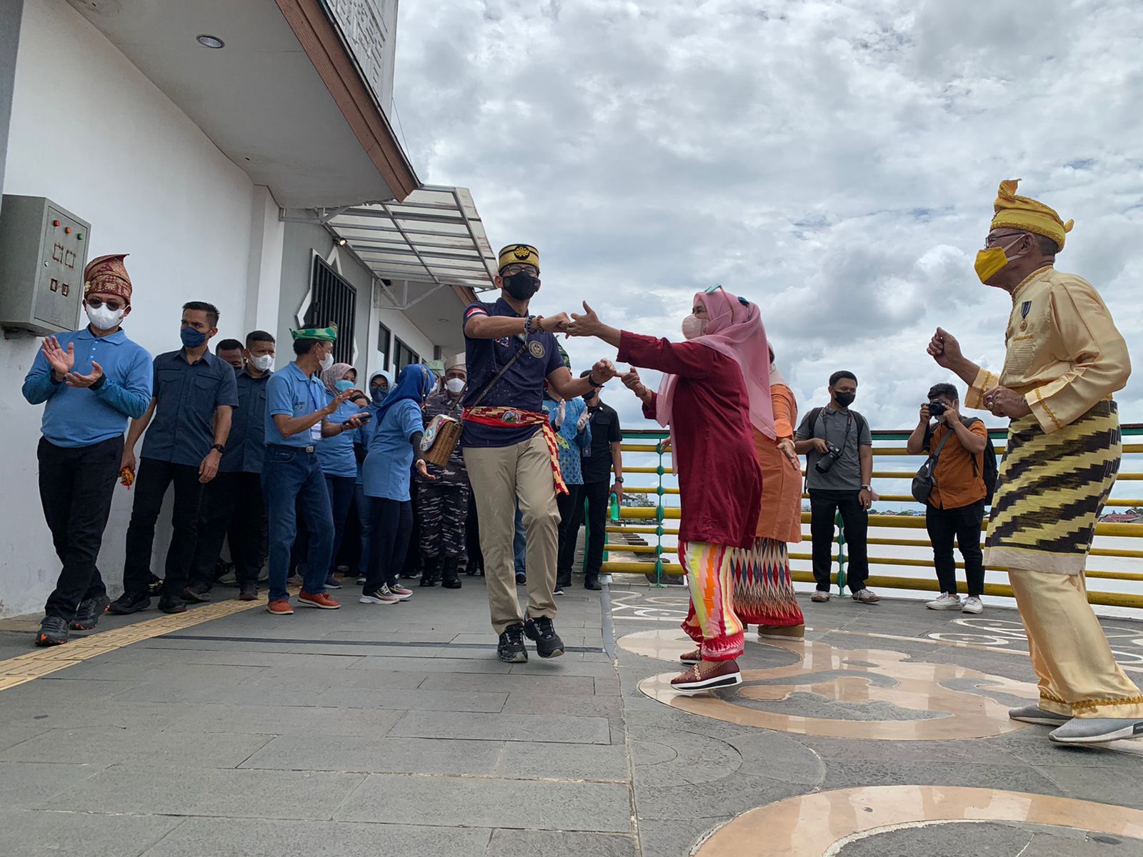 Menparekraf Sandiaga Uno mengunjungi Desa Wisata Kampong Melayu BML di Kecamatan Pontianak Selatan, Kota Pontianak, Kalbar.