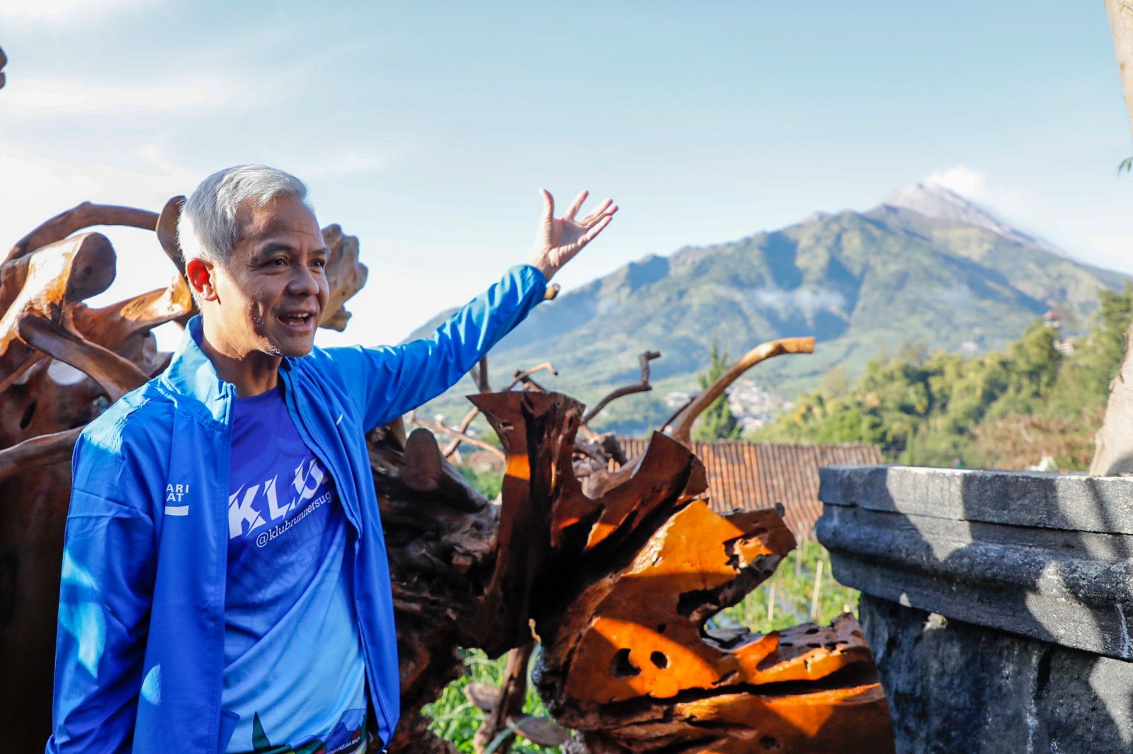Gubernur Ganjar Pranowo mengunjungi kaki Gunung Merapi dan Merbabu di Kecamatan Selo, Kabupaten Boyolali, Jateng.