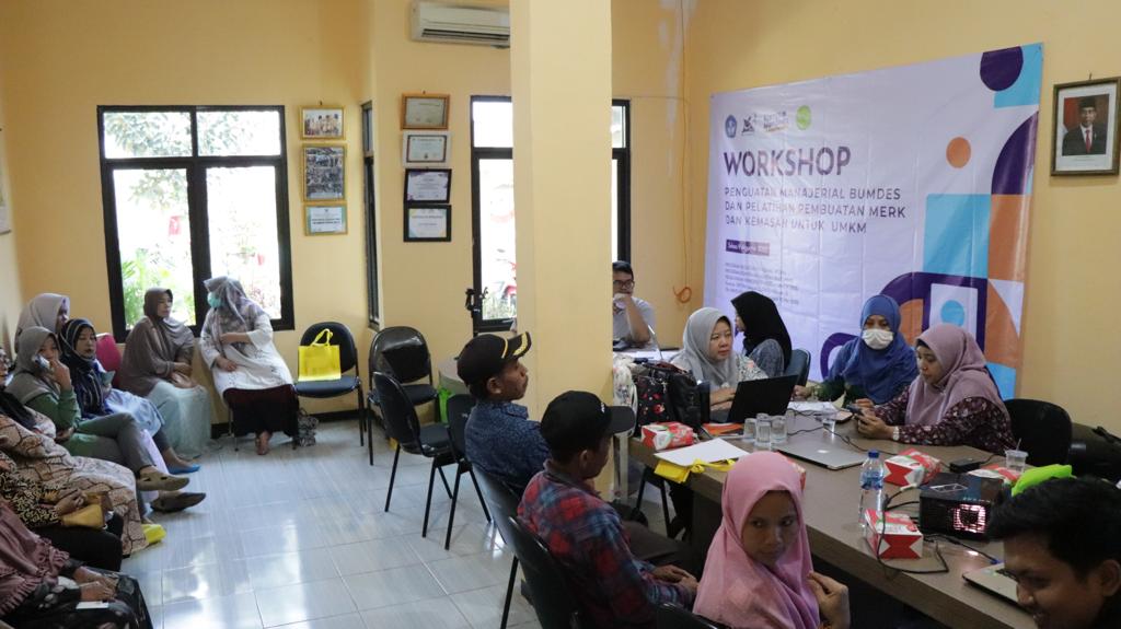 Dorong UMKM Lokal, Tim Pengmas UMJ Gelar Lokakarya Bagi Pengusaha Lokal Desa Kuripan
