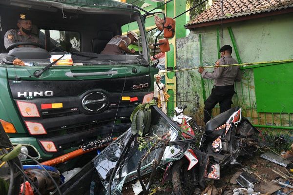 Kecelakaan truk kontainer maut di Bekasi, Rabu (31/8)