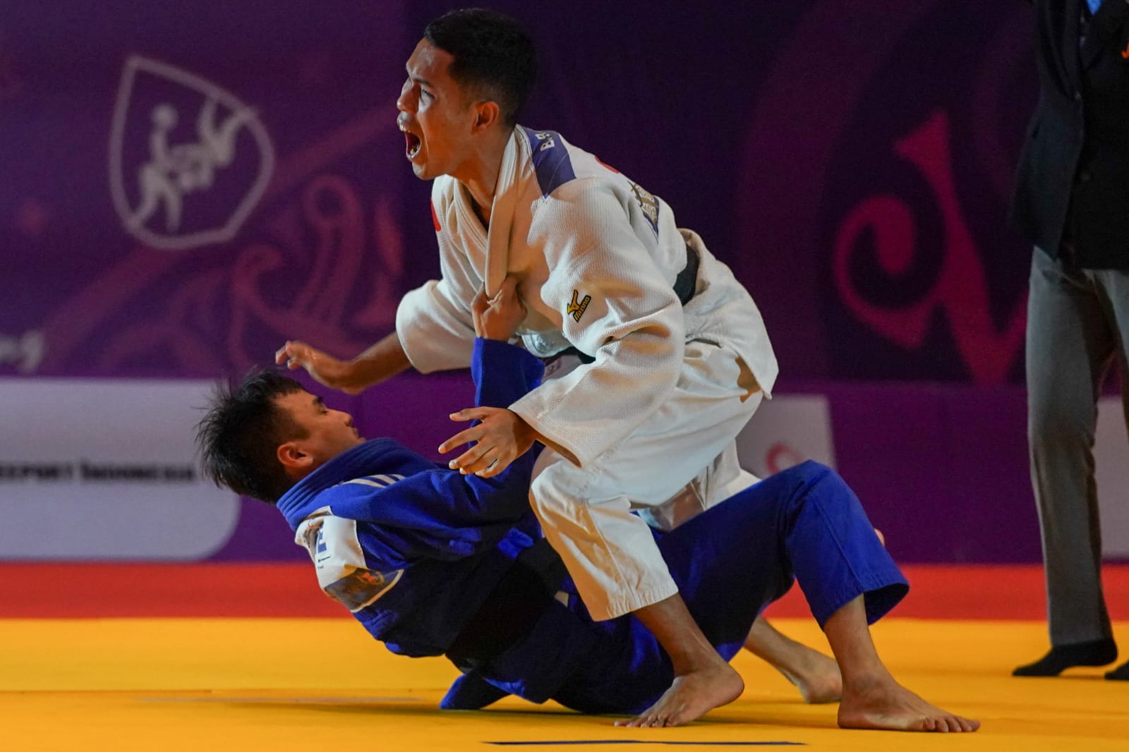 Tim Judo Tuna Netra Indonesia berhasil mempersembahkan tiga medali emas dan satu perak di ajang Asean Para Games Solo 2022.