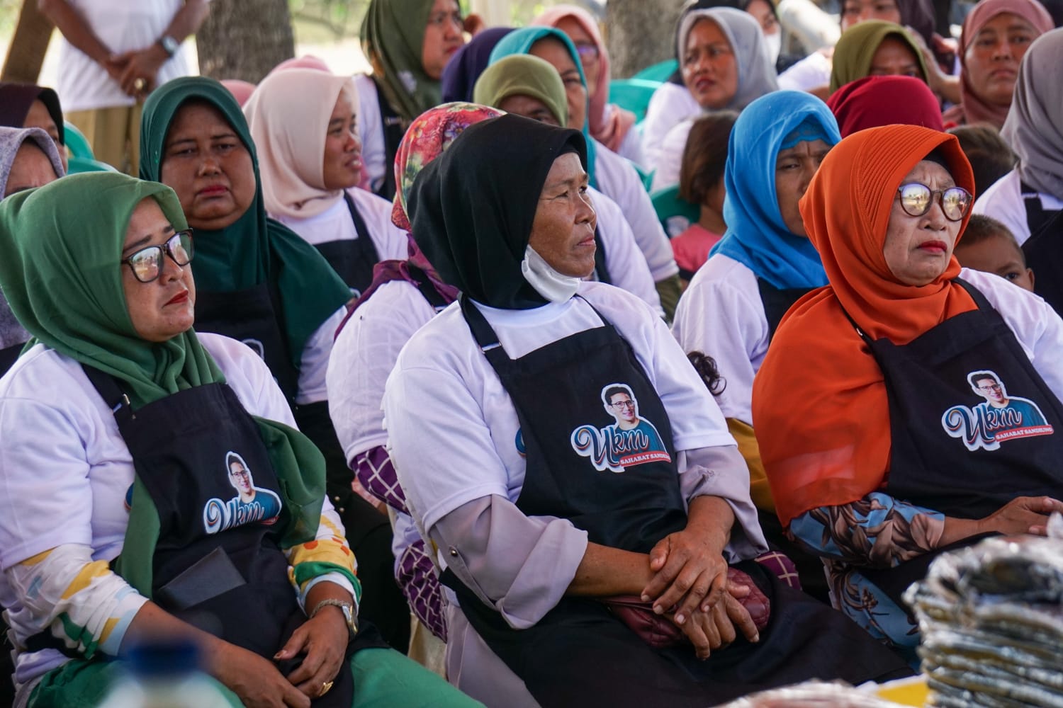Peserta pelatihan pembuatan dodol Mangrove yang merupakan salah satu komoditi unggulan di Muara Gembong, Bekasi.