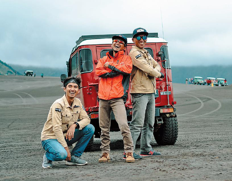 Pendiri jasa perjalanan Kambing Gunung (dari kiri) Samsul Haris, Asykuri Helmy, dan Furqon Azizi.