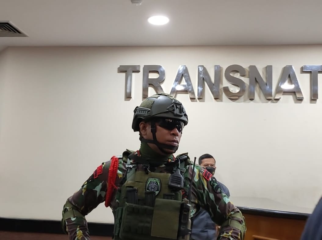 Anggota Brimob yang membentak wartawan saat sidang etik Ferdy Sambo.