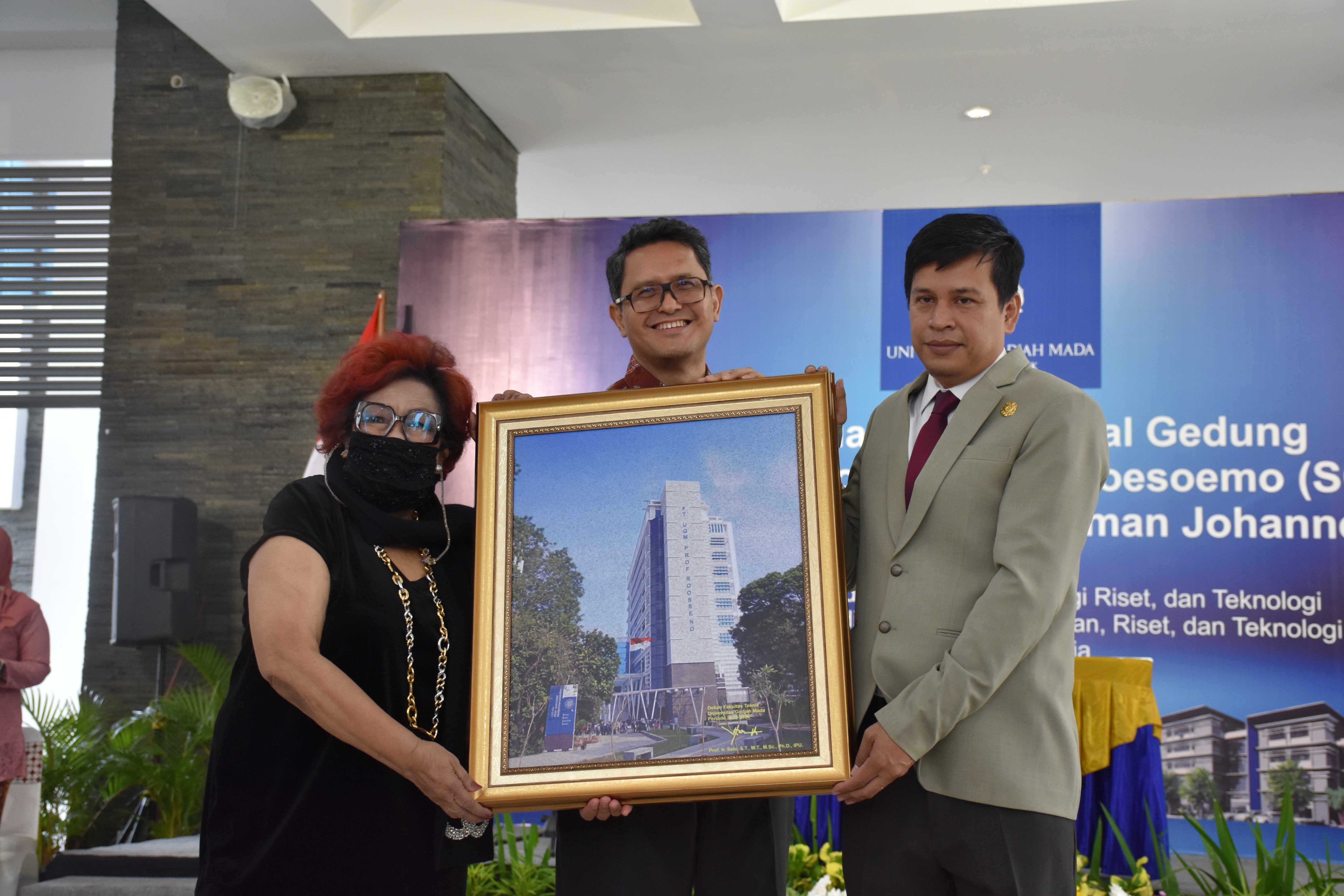 Peresmian penyematan nama Prof Rooseno pada gedung SGLC Fakultas Teknik UGM