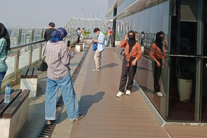 Pemandangan dari lantai 24 Perpustakaan Nasional, Jakarta.