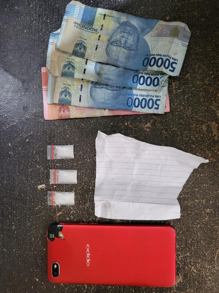 Barang bukti yang disita dari tersangka  Doli Ido Sinaga, warga Simpang Bahal batu Desa Paniaran Kecamatan Siborongborong, Taput, Sumut.