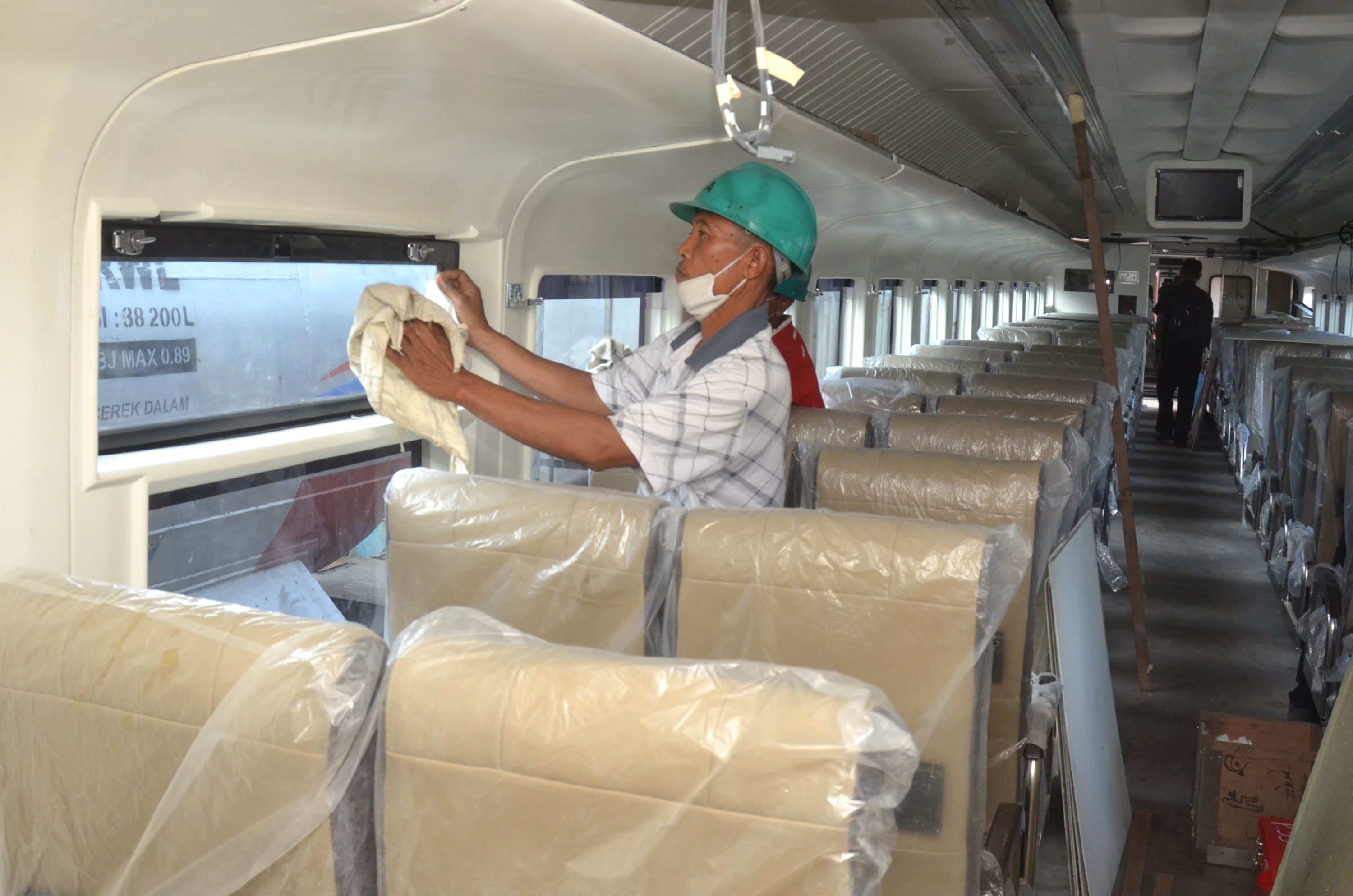 Dikeluhkan Warga, KAI akan Ganti Kursi Tegak Kelas Ekonomi