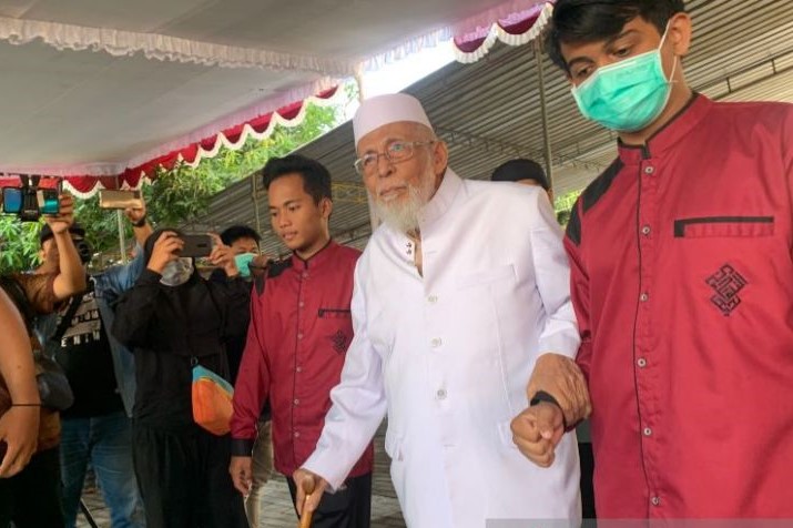 Pendiri Ponpes Al-Mukmin, Ustaz Abu Bakar Ba'asyir menghadiri upacara peringatan HUT Ke-77 Kemerdekaan RI, hari ini.